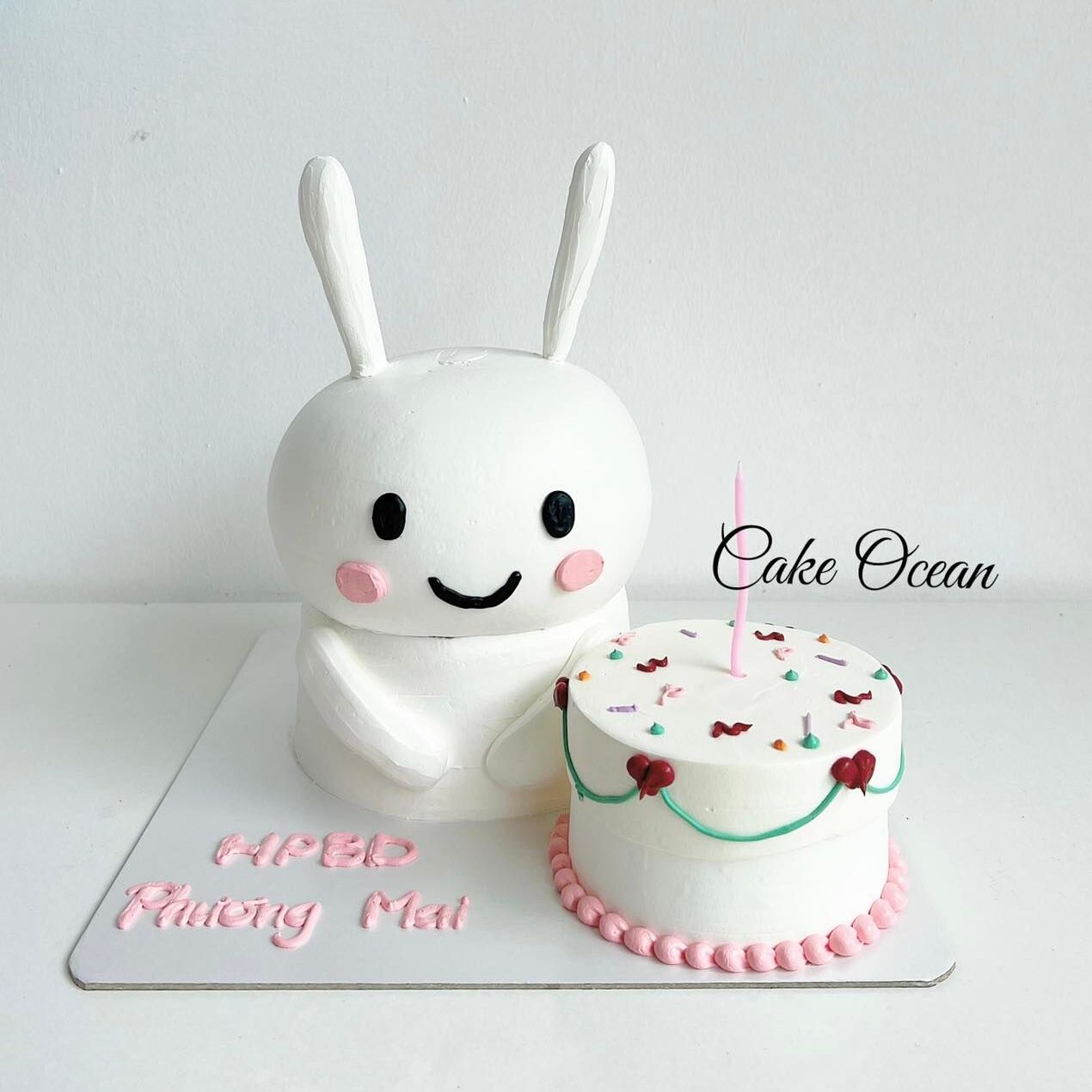 Bánh sinh nhật fondant tạo hình thỏ trắng dễ thương
