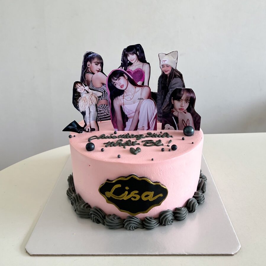 Bánh kem màu hồng in hình nhóm nhạc nữ Black Pink 8 năm  Bánh kem cao cấp